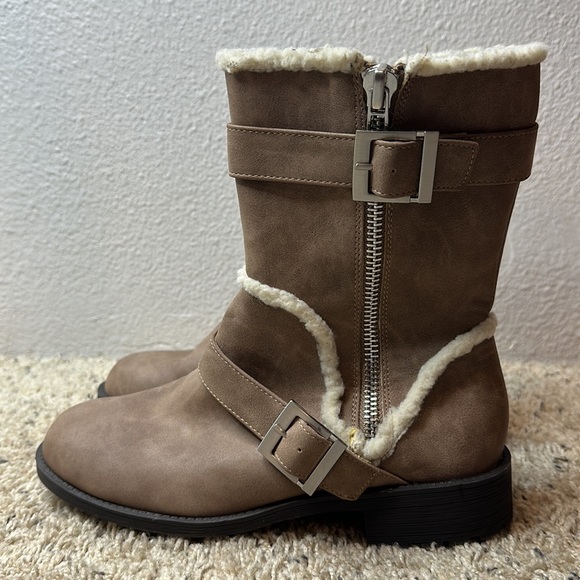 CHARLES BY CHARLES DAVID Chestnut Camper Faux Fur Moto Motorcycle Boots sz 7.5 - Picture 7 of 13